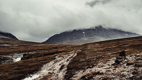 Unveiling Ancient Stone Circles: A Must-Read Guide for UK Travelers on Expert-Led Tours